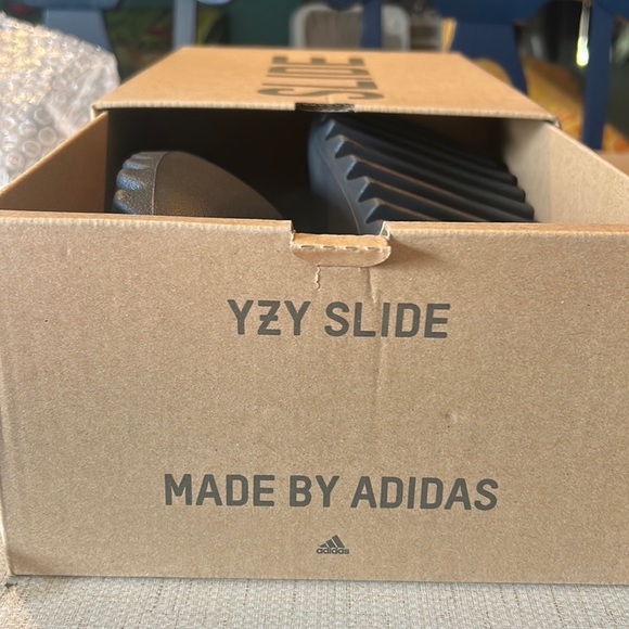 NIB Yeezy slides by Adidas size 8 mens - Picture 4 of 5